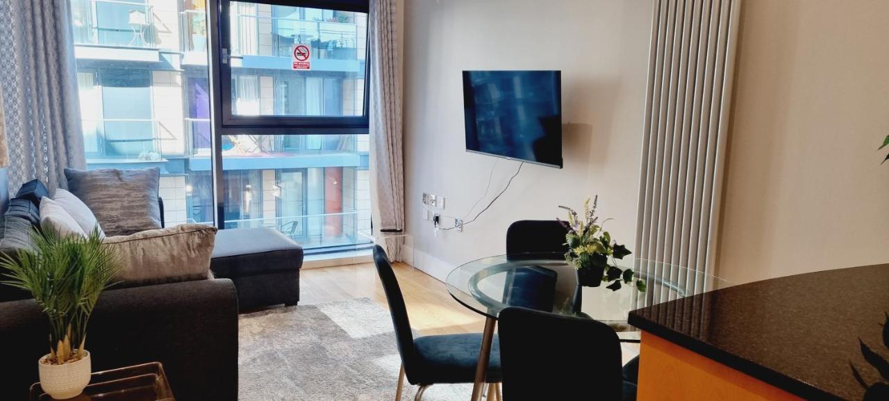 Luxury Waterside Apartment Canary Wharf London Bagian luar foto